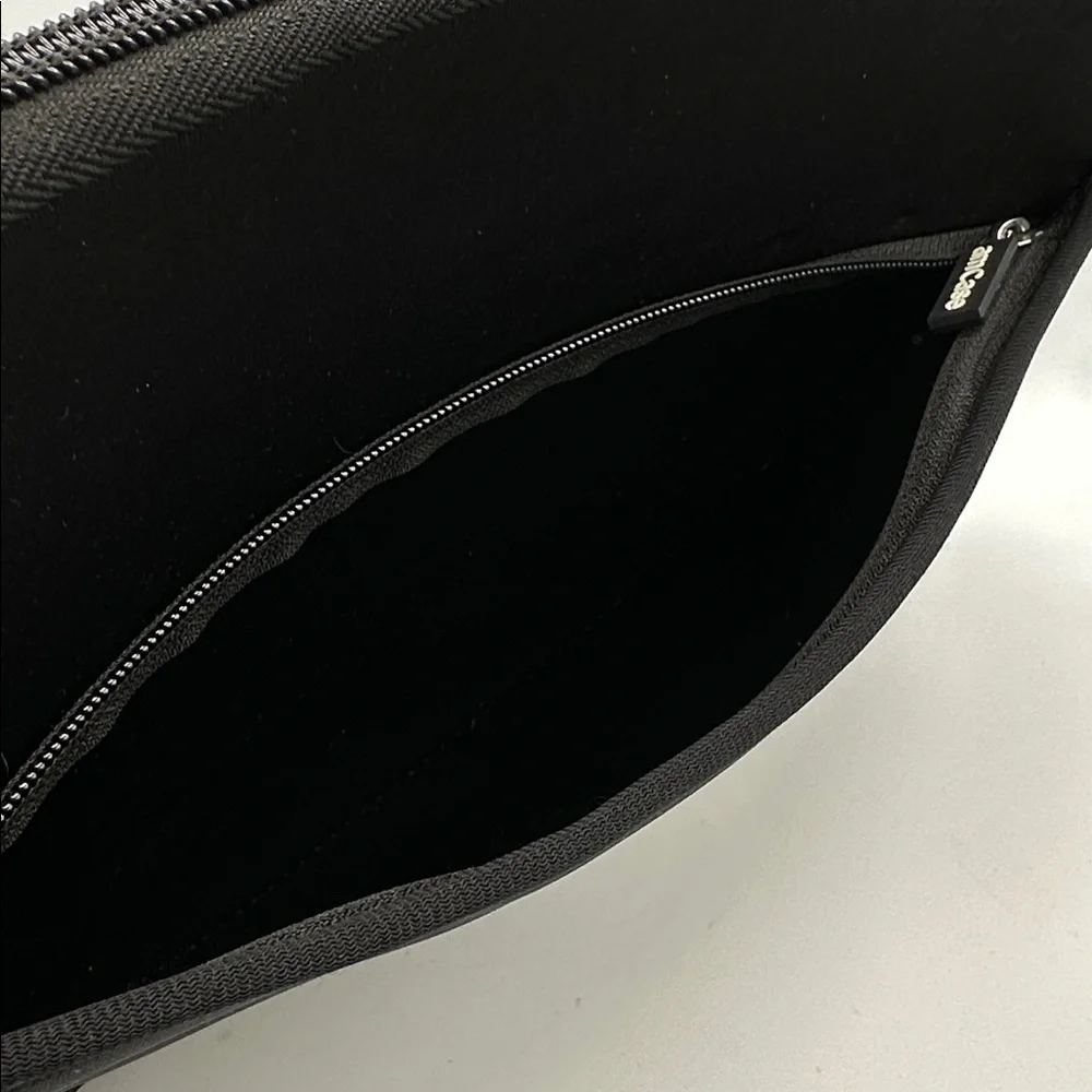 amCase neoprene black tablet case/pouch